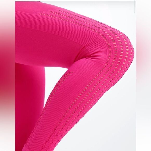 Fabletics Sync Seamless High-Waisted Perforated 7/8 Legging Plush Pink M NWT pkg - Picture 3 of 6